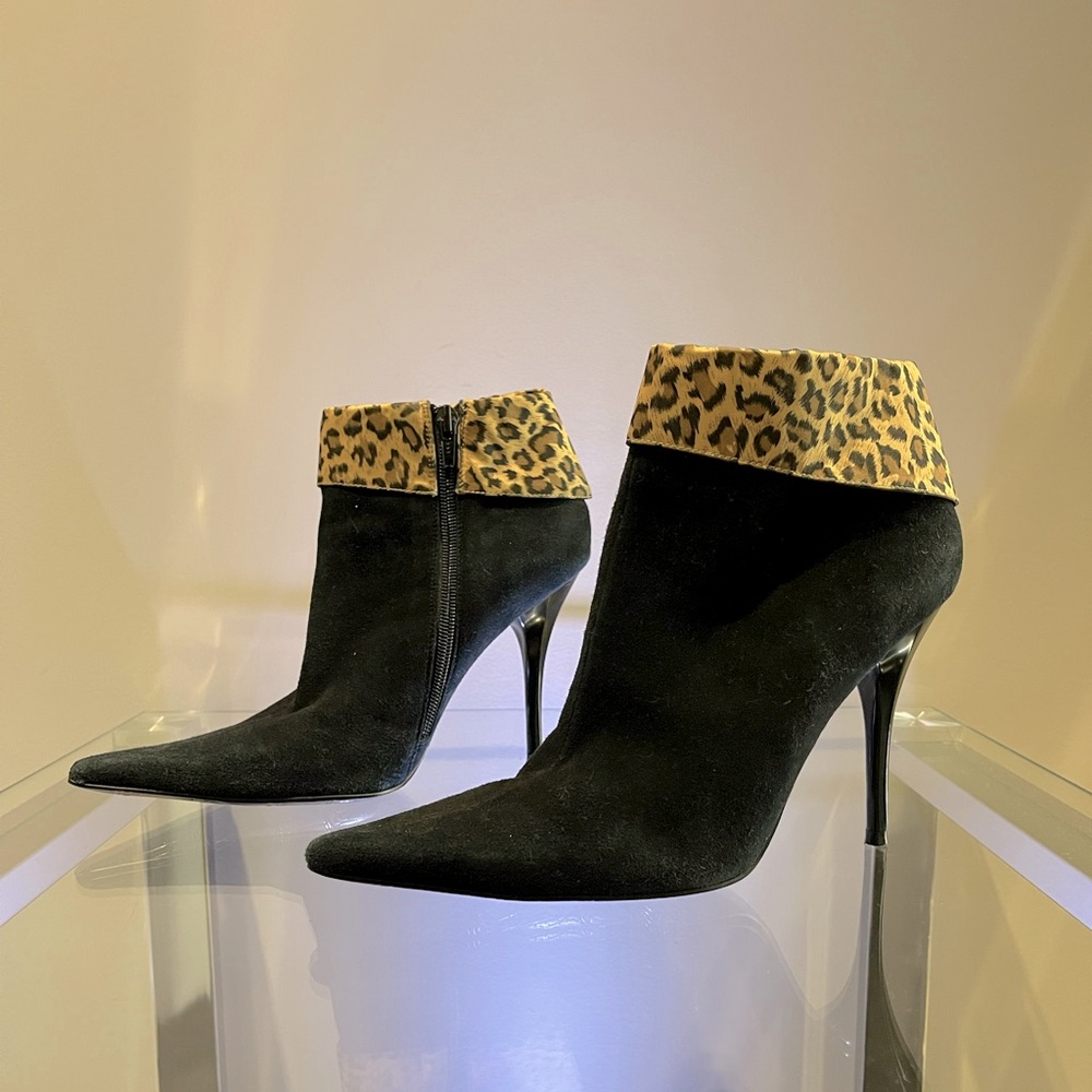 🐆 Black suede booties with cheetah print 🐆